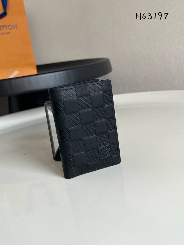 Chip-enabled Pocket Wallet N63197. A Louis Pocket wallet crafted from black Mon