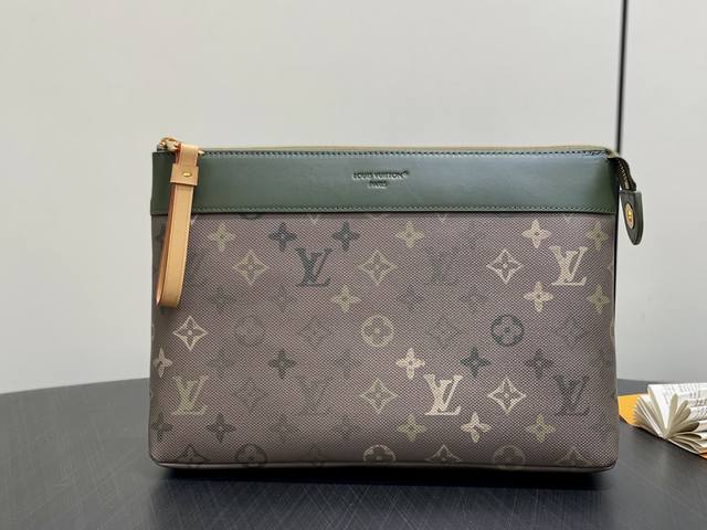 Original Quality M26970 Military Green Handbag/Clutch Bag, Voyage Series Medium