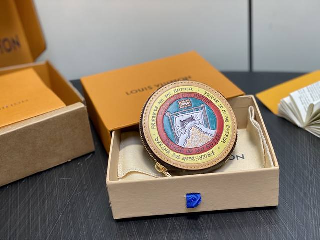 Original Quality M15140 Monogram Cat Round Coin Purse/Slippy Coin Purse. This co