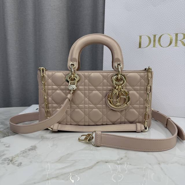 Lady D-Joy 26Cm Pearly Light Pink This Lady D-Joy handbag embodies Dior's profou