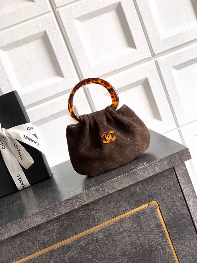 Mini Size Dark Brown Ohanel This "dumpling bag" is surprisingly cute, yet boasts