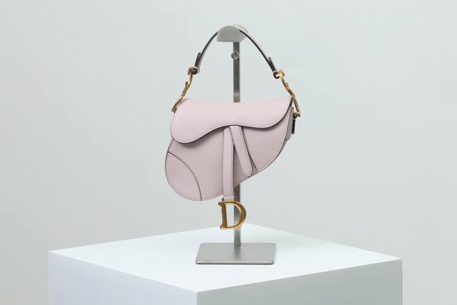 Small Saddle Bag in Rouge Pink Leather - Detailed Images 21 X 18 X 5 cm Stirrup