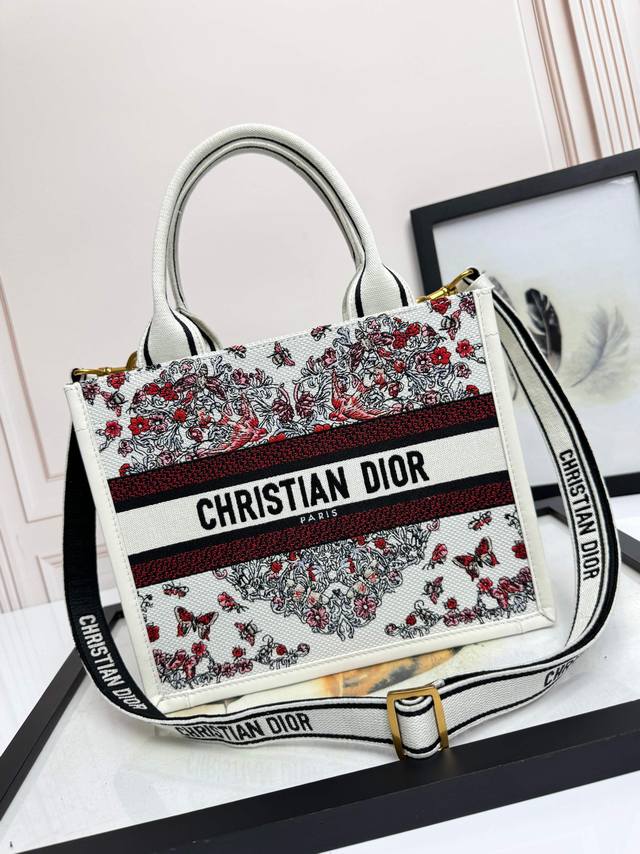 Embroidered Calfskin Leather Butterfly Heart Small Size Top-tier version with im