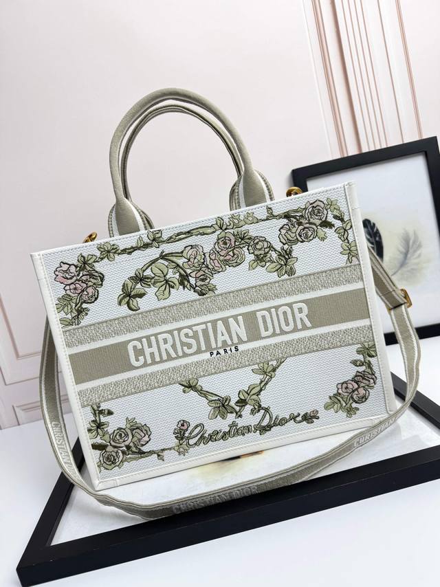 Embroidered Calfskin Leather Grape Blossom Medium Size Top-Tier Version Imported