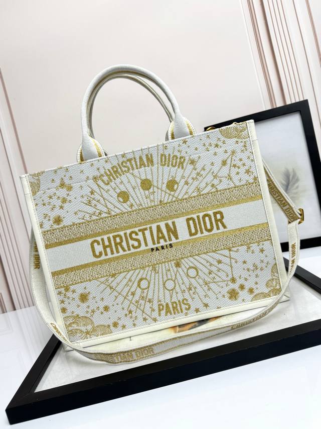 Embroidered Calfskin Leather Gold Star Bead Medium Size Top-tier Imported Fabric