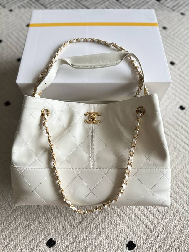 Brand: Chanel Model: As5634 Description: Original quality, a classic piece, at