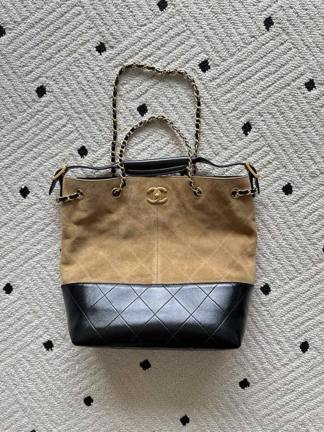 Brand: Chanel Model: As5636 Description: Original quality, a classic piece, at