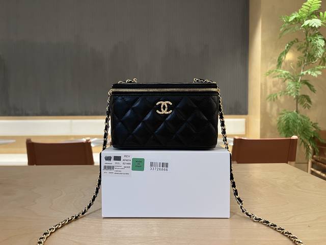 Ap6470 Chanel long box bag with spherical pattern. The long design has a very la