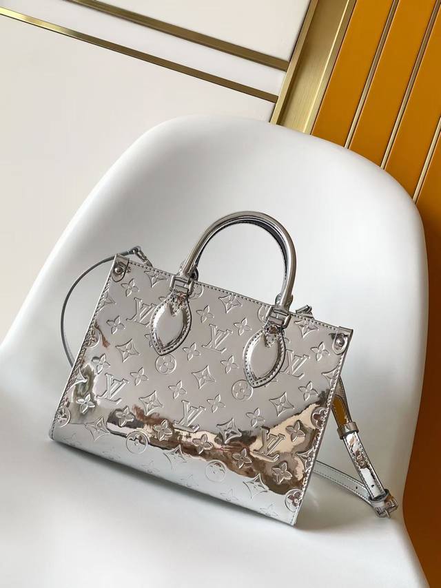 Top-tier original, variable code chip M26373 silver. This Onthego small handbag