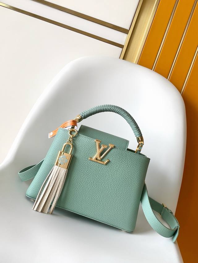 M15157 Green M25466 Beige Premium Original Dynamic 163 The Capucines series is n