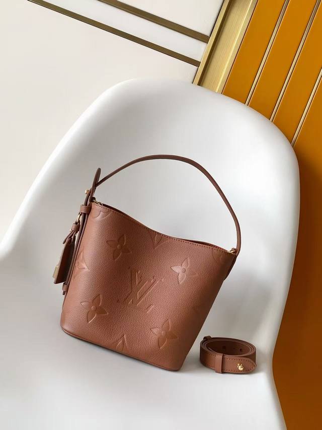 Haiyuan Outer Portfolio Individual Real-Home Shot Dynamic Chip M28820 Earthy Yel