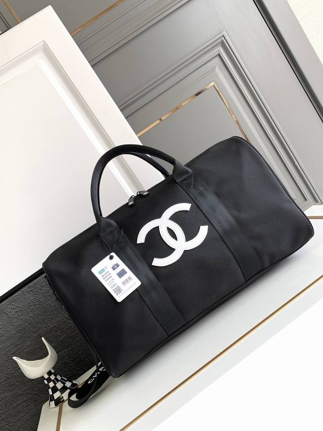 Top-quality original black and white logo Chanel gym bag/travel bag. This is a V