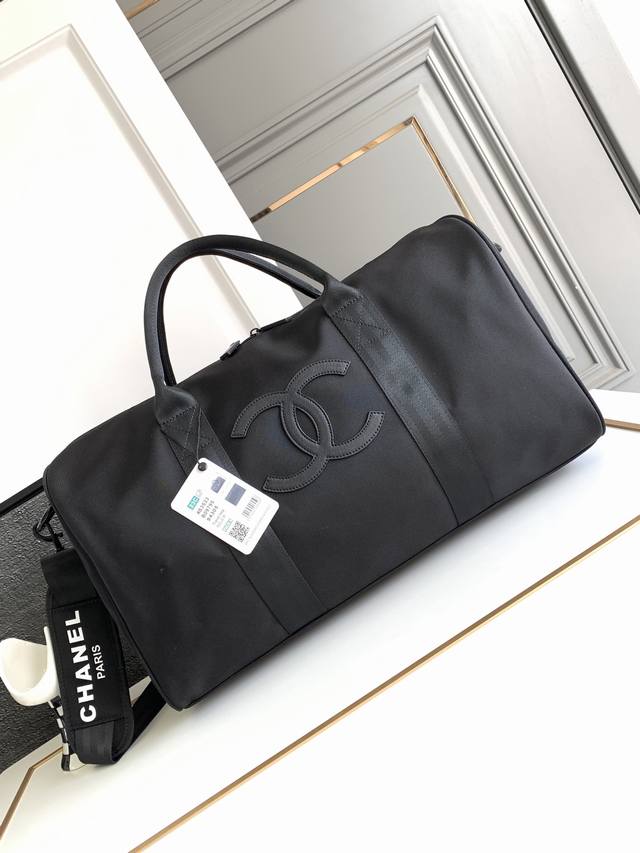 Top-quality original Chanel gym bag/travel bag in stock! This Chanel nylon gym b