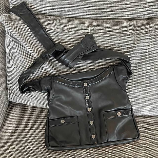 Chanel Vintage Clothing Bag Size: 39X31X4Cm