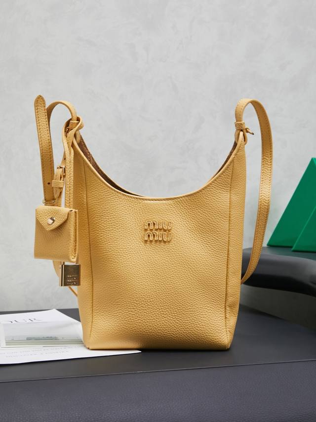 5Be099: Miu's new pop-up tote bag from Japan, made of top-grade imported cowhide