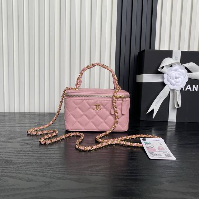 Chanel 25B Double C Logo Handle Makeup Bag Ap6240. The exquisite handle design a