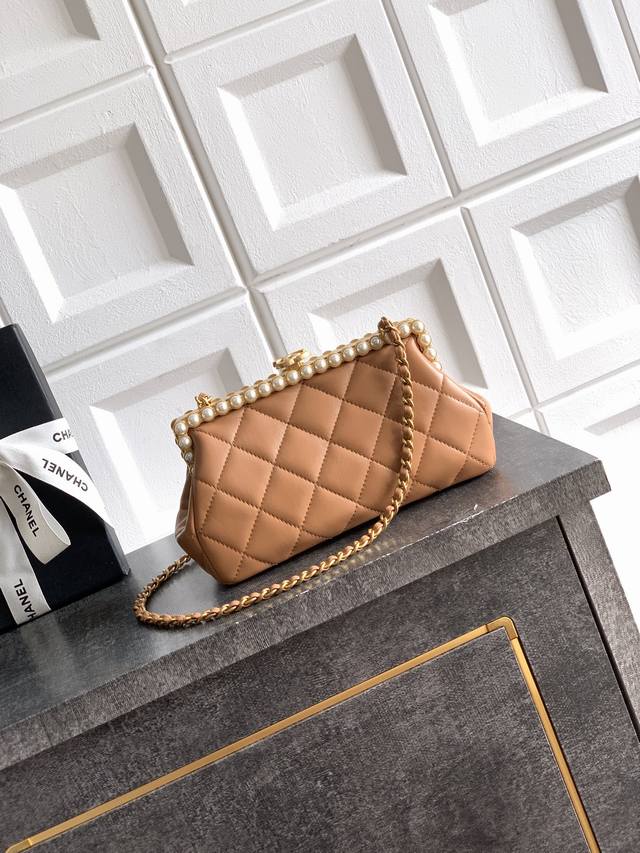 Top-tier original caramel-colored Ohanel 26C pearl high-end evening bag. Exquisi