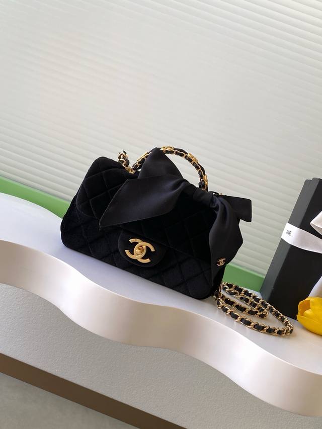 25K Series Velvet Bow Handle Bag, made of black velvet material with a delicate
