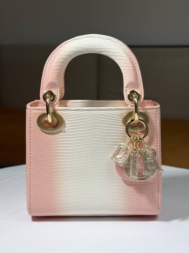 Mini 17cm Imported lizard skin with imported goatskin, handmade. Comes with two