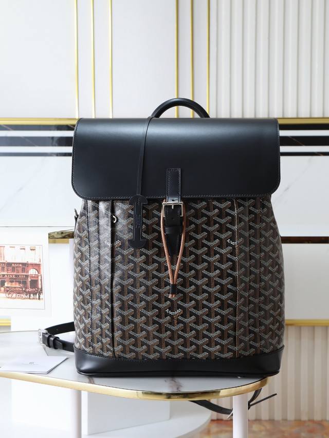 New backpack from Goethe, meaning "mountain climber" in French, is for urban ad