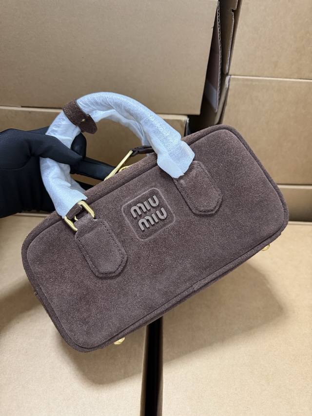 Actual photos of the product shipped. Matte finish, meticulous details, dark br