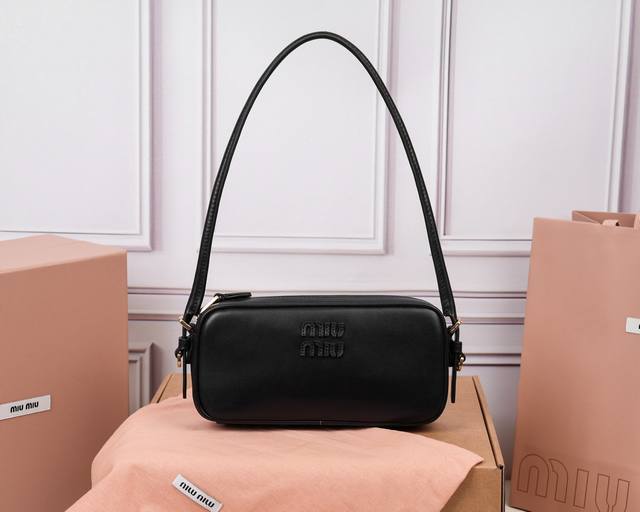 Premium Original Leather 5Ne024M New Limited Edition Mahjong Bag. Made of high-q