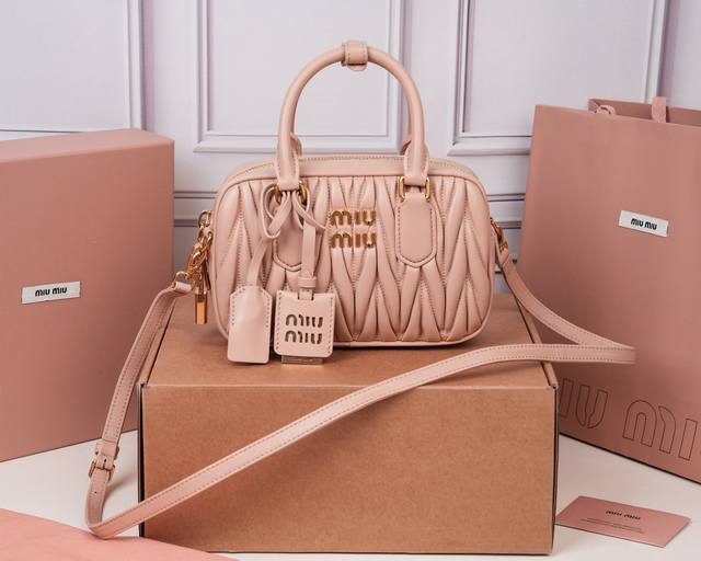 Premium Original Leather 5Bb123M's new Too Pretty bowling bag, made of imported