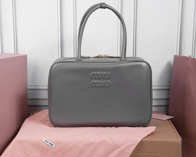 Premium Original Leather 5Bb117M New Briefcase. Made with top-grade imported ca