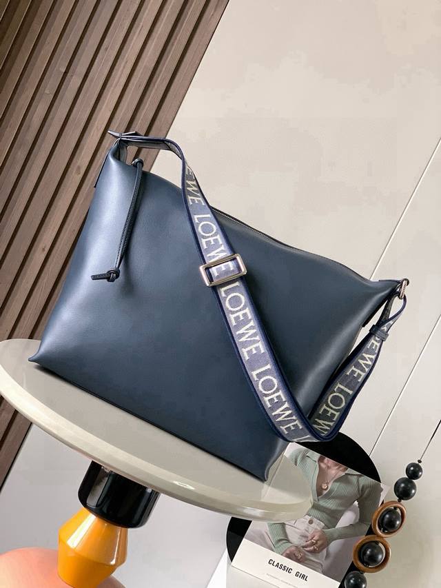 Original Leather Cubi Crossbody Bag Makes a Stunning Debut! This Cubi bag is a p