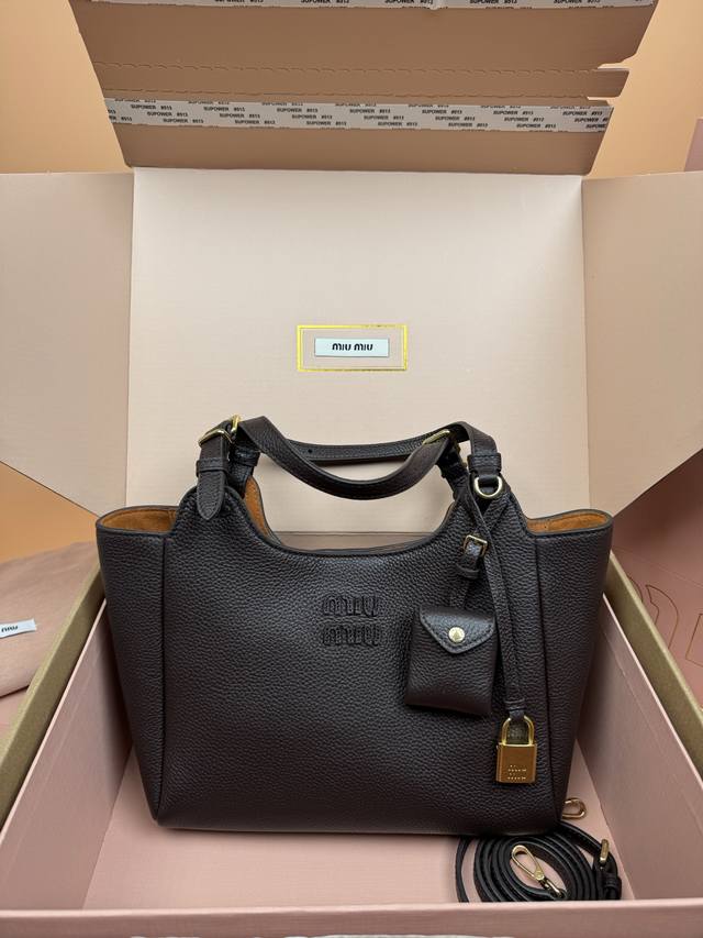 Original leather, with picture packaging. Premium hardware, original leather, 2