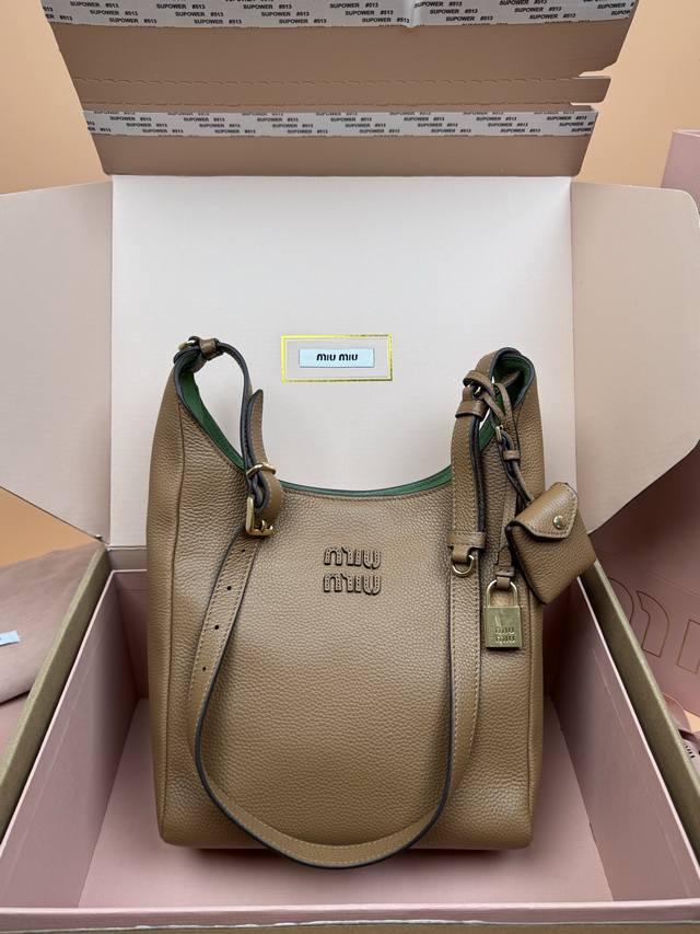 Original leather, with picture packaging. Premium hardware, original leather, 2