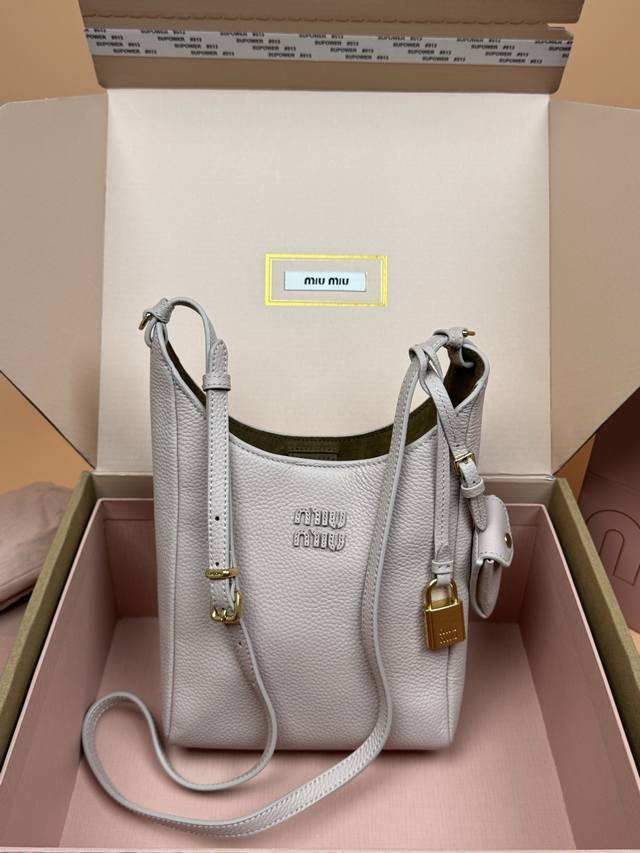 Original leather, with picture packaging. Premium hardware, original leather, 2