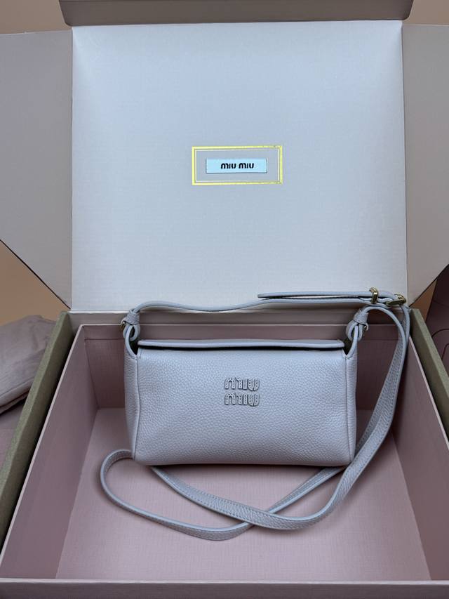 Original leather, with picture packaging. Premium hardware, original leather, 2