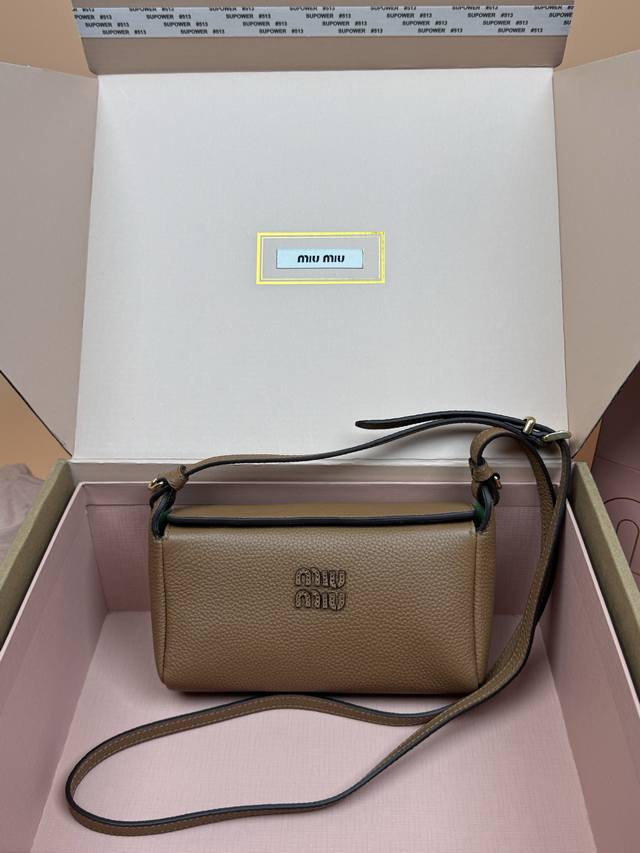 Original leather, with picture packaging. Premium hardware, original leather, 2