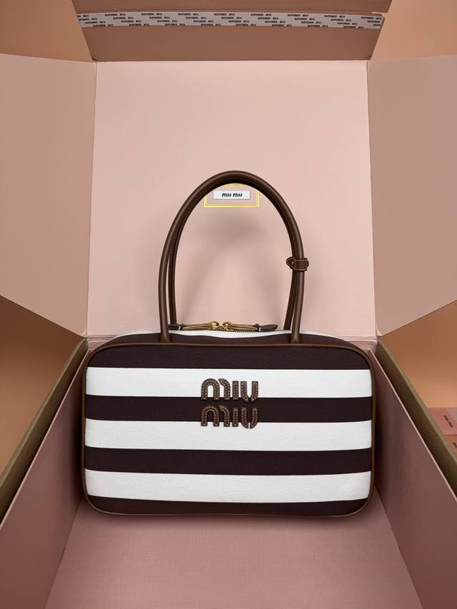 Original leather, with picture packaging. Premium hardware, original leather Be