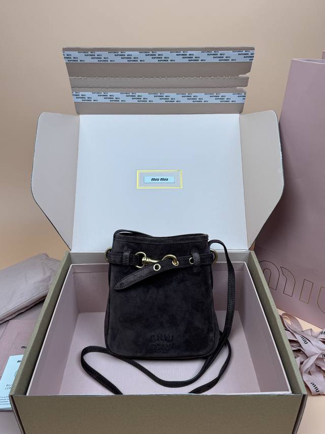 Original leather, with picture packaging. Premium hardware, original leather su