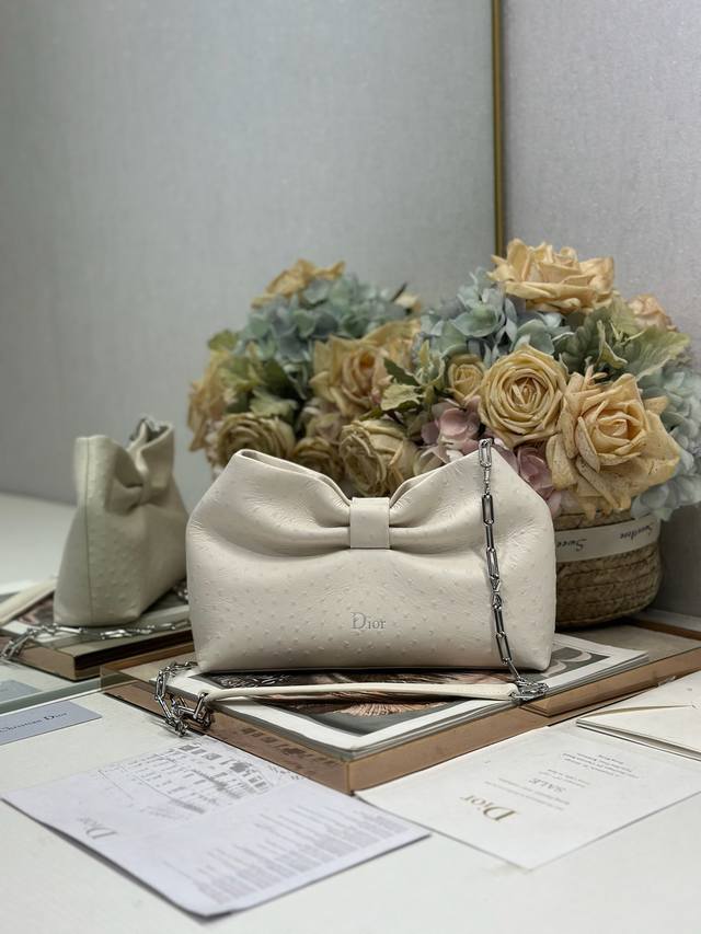 Authentic, High-Quality Dior-Lambskin 2026 Spring/Summer New Ostrich White Hand