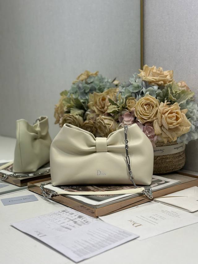 Authentic, high-quality Dior Lambskin 2026 Spring/Summer new handbag, beige wit