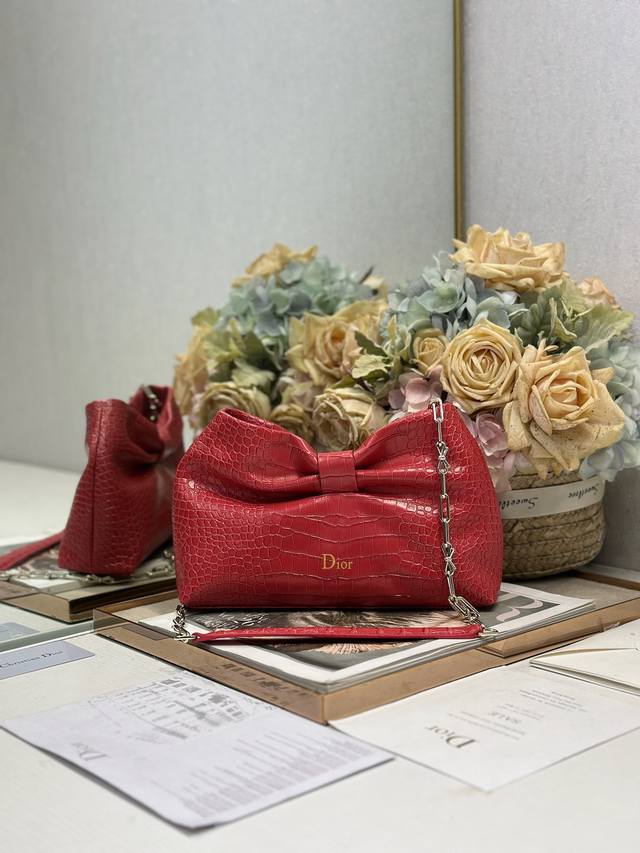 Authentic, High-Quality Dior-Lambskin 2026 Spring/Summer New Handbag, Crocodile