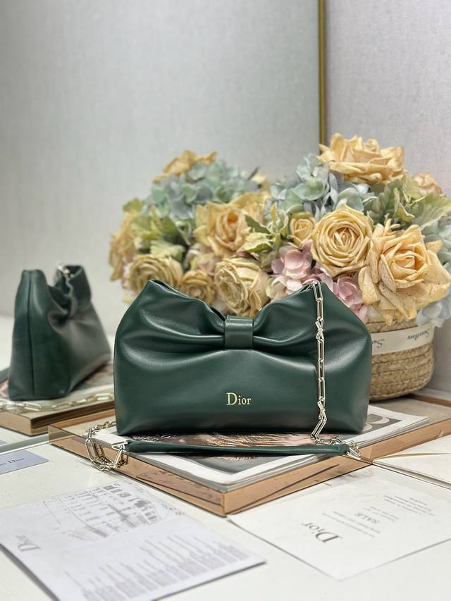Authentic, High-Quality Dior-Lambskin 2026 Spring/Summer New Handbag, Green with