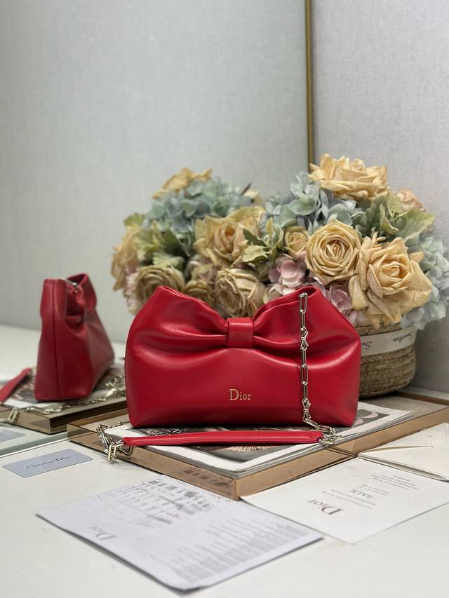 Authentic, High-Quality Dior-Lambskin 2026 Spring/Summer New Handbag, Bright Red