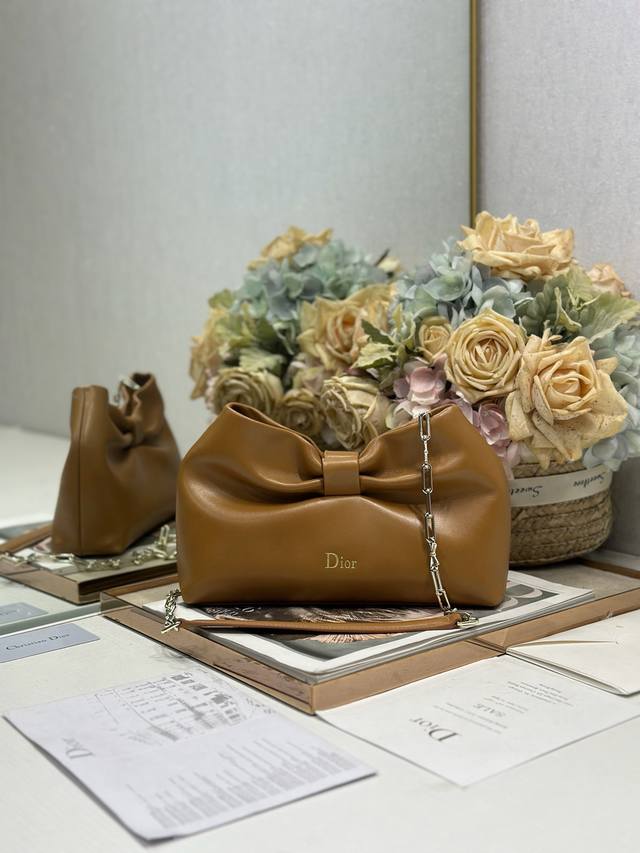 Authentic, High-Quality Dior-Lambskin 2026 Spring/Summer New Handbag, Apricot Li