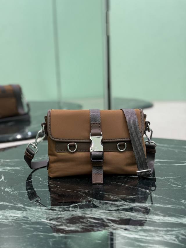 Authentic Men's Phone Bag, 25S New Style, Made of Cowhide Leather and Nylon Fab