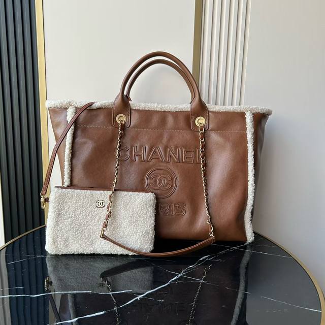 Chanel: #: Newest Autumn/Winter style, classic travel tote bag. Made of genuine