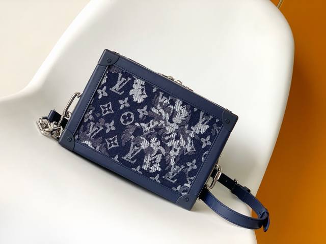 Top-quality original, individual seller photo M57283. Virgil Abloh reinterprets