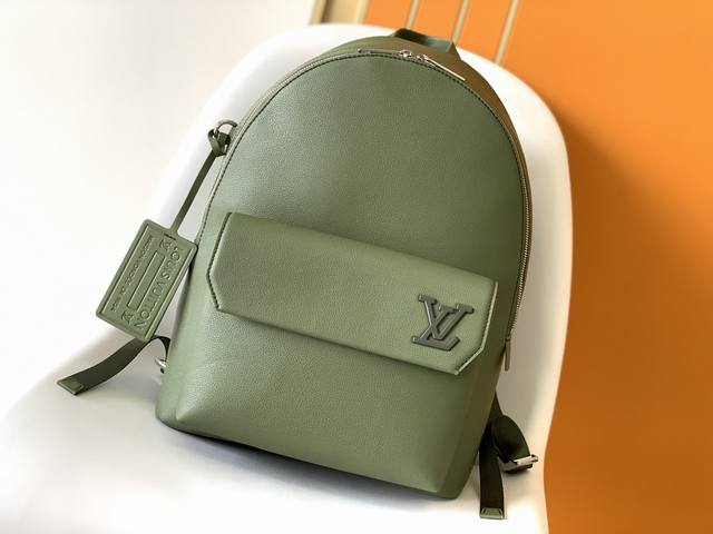 163C01 Chip M57079 Black M59325 Gray M21362 Dark Green The new Aerogram backpack