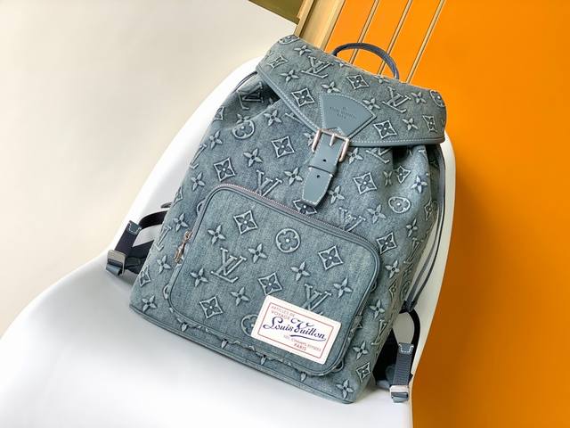 163C01 Chip M22534 Top-tier replica Montsouris backpack. The Monogram pattern is