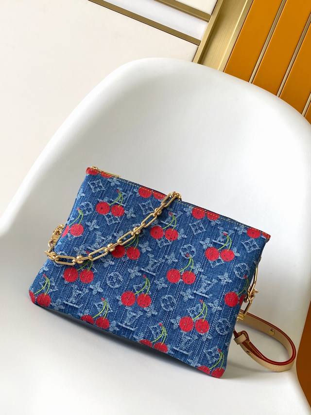 M14978 Top-tier original single item, dynamic 163. This Coussin small handbag is