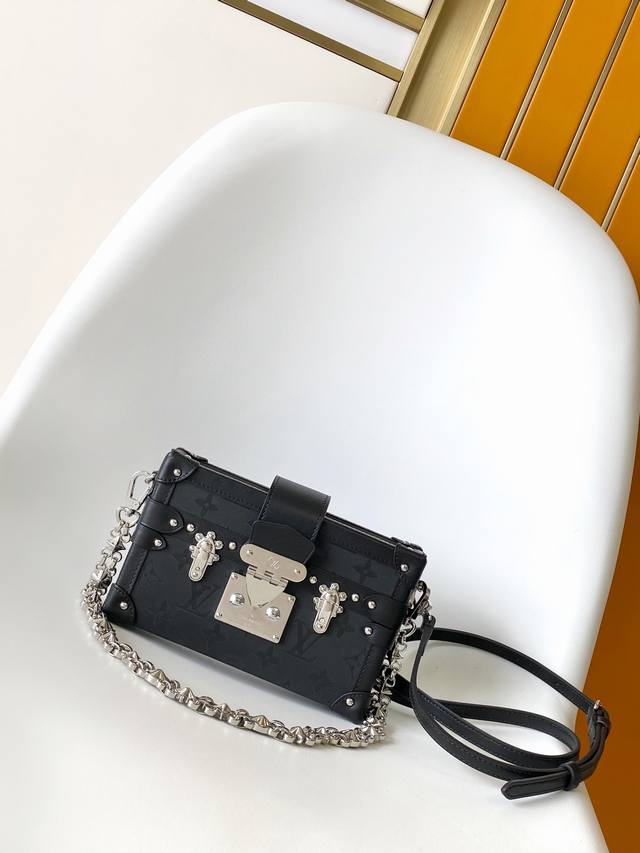 Exclusive Real Shot of Petite Malle Handbag M11324 Black T-Pattern M40273. This
