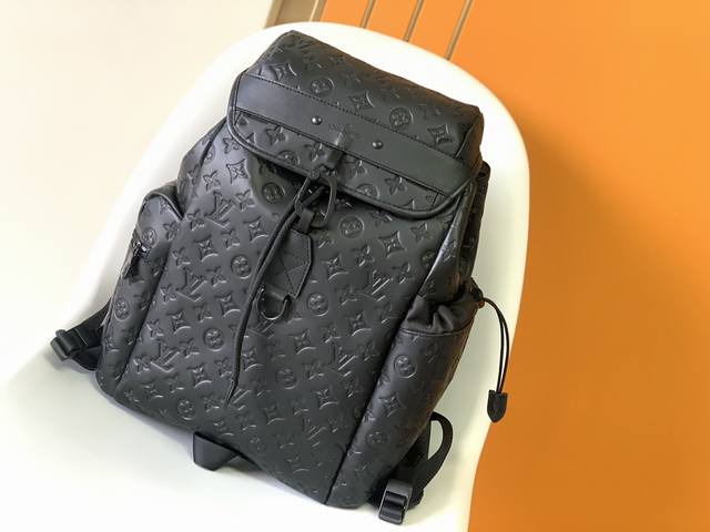 210C01 Top-Tier Original Replica M43680 Full Leather Embossed Backpack Discovery